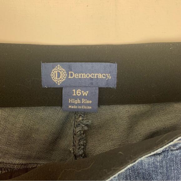 Democracy women's size 16 W Blue Relaxed Fit Jean Shorts slimming pull on - Picture 3 of 9